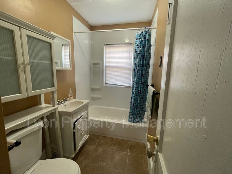 187 Sisson St Unit 2, Pawtucket, RI 02860 Condo for Rent in Pawtucket