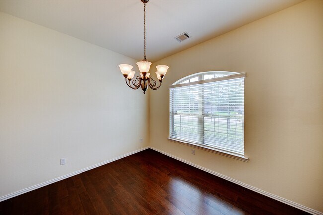 Building Photo - 606 Dunlavy Ln