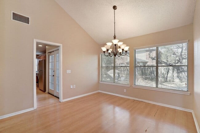 Building Photo - Super Location!