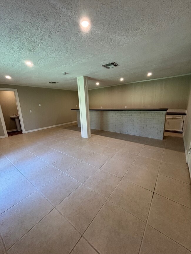 Building Photo - 8049 Forest Hills Dr