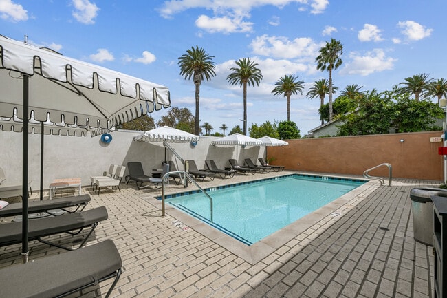 Building Photo - Alsace LA