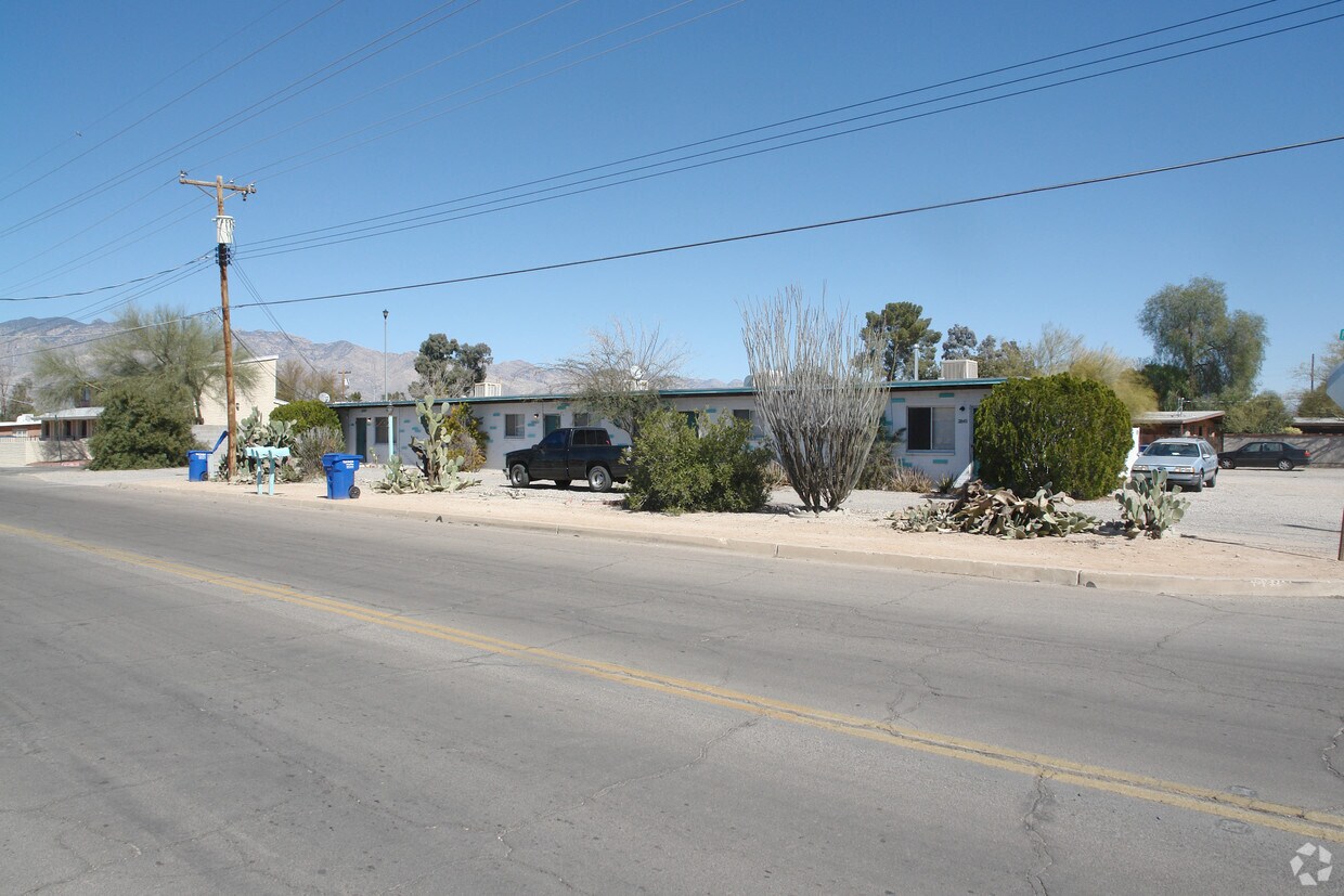 Foto principal - 2840-2846 N Palo Verde Ave