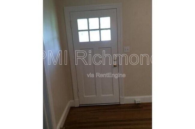 Building Photo - 2705 Dellrose Ave