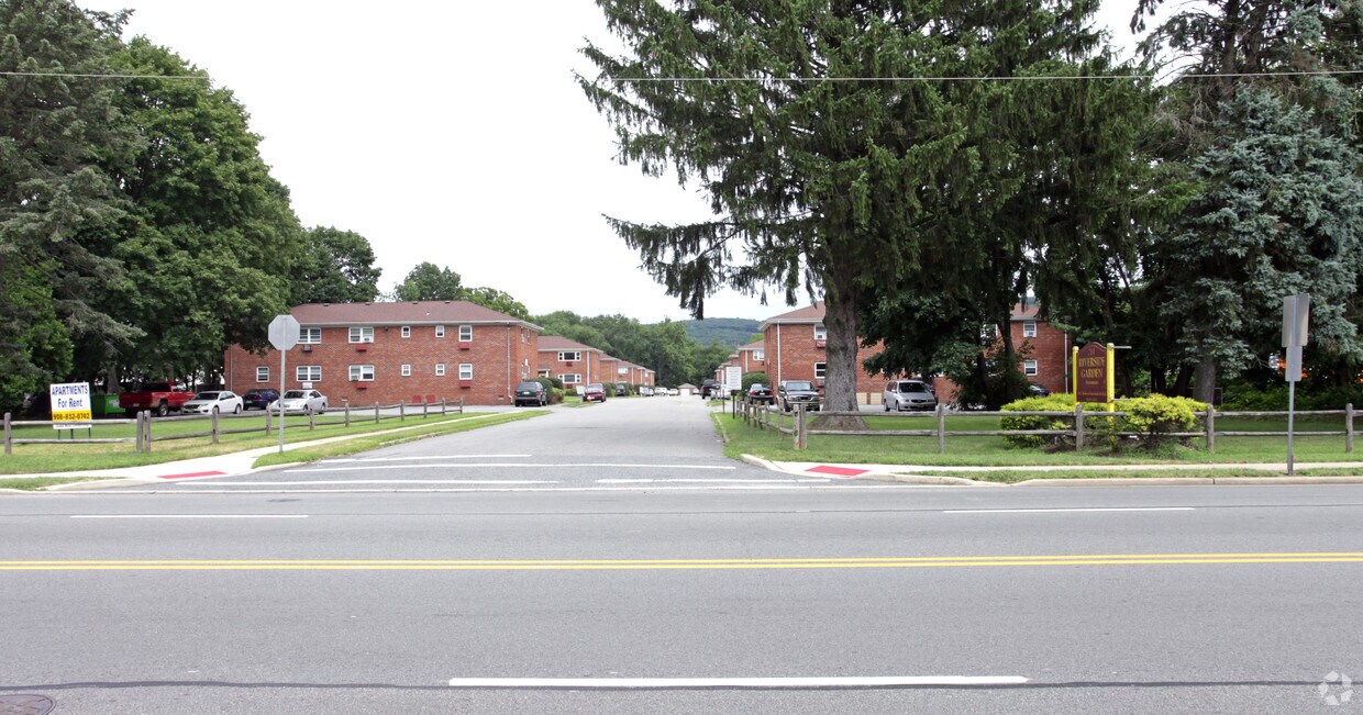 Primary Photo - River's Edge Gardens