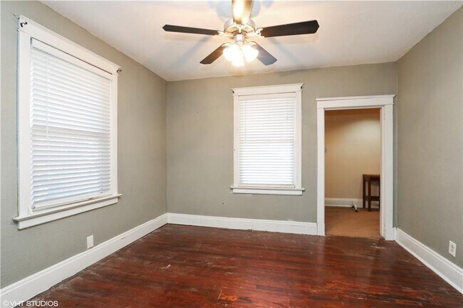 Foto del edificio - 3726 Jefferson St