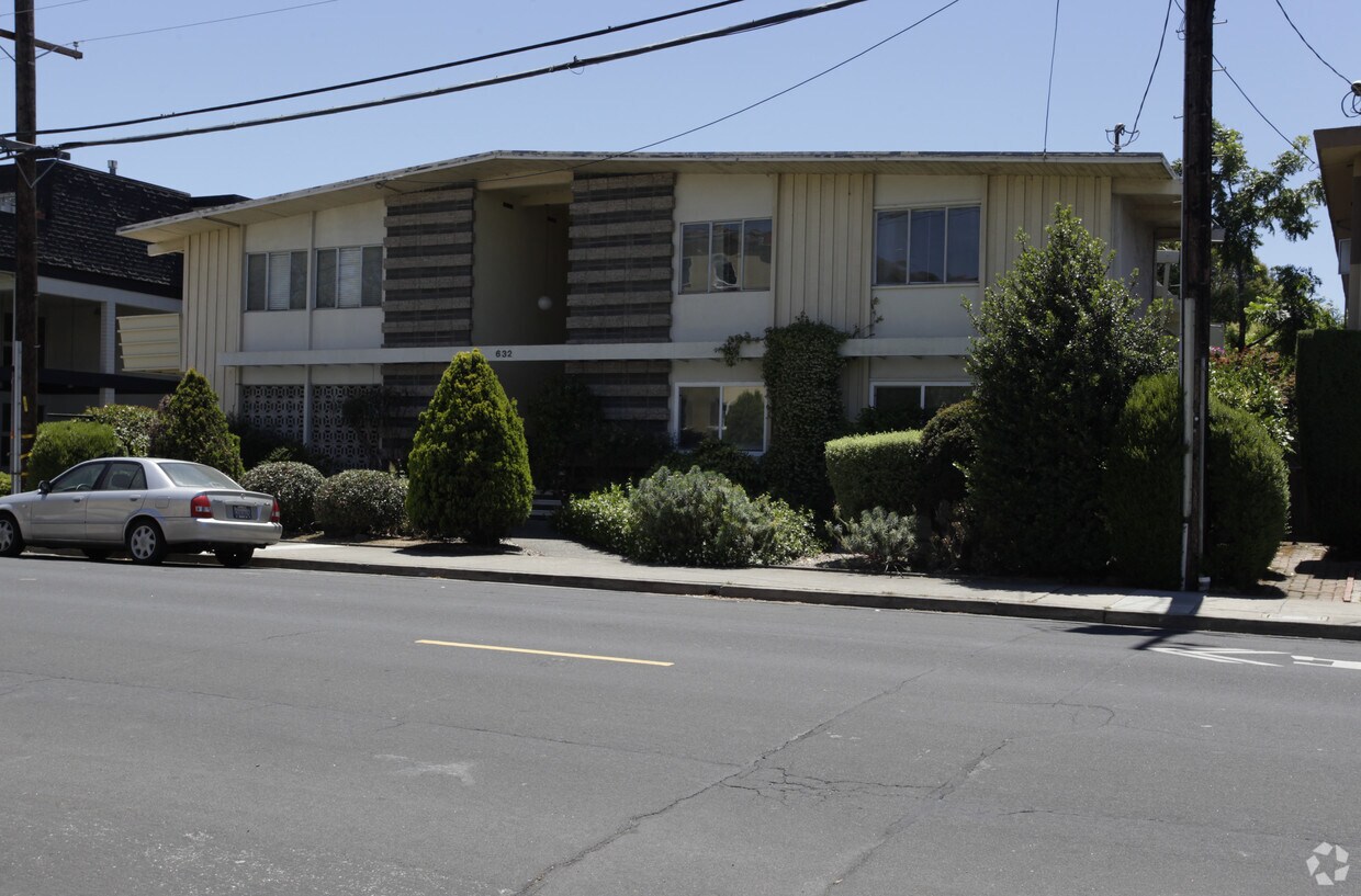 Foto del edificio - 632 Cedar St