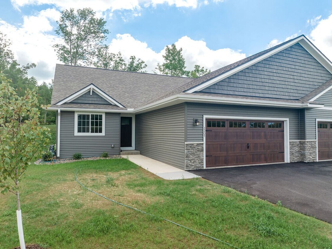 Foto principal - 2205 Caroline St