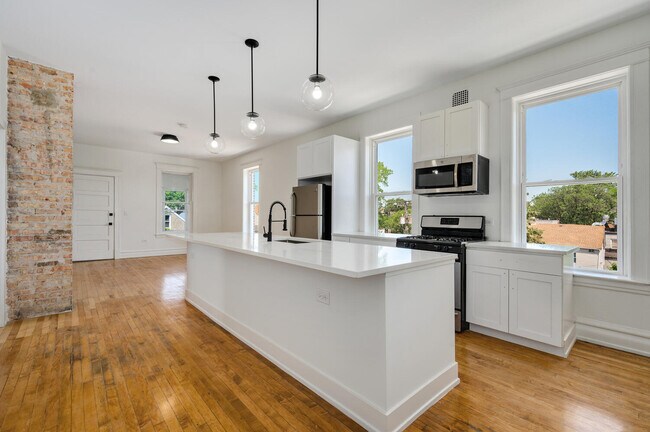 Foto del edificio - 2324 S Sacramento Ave