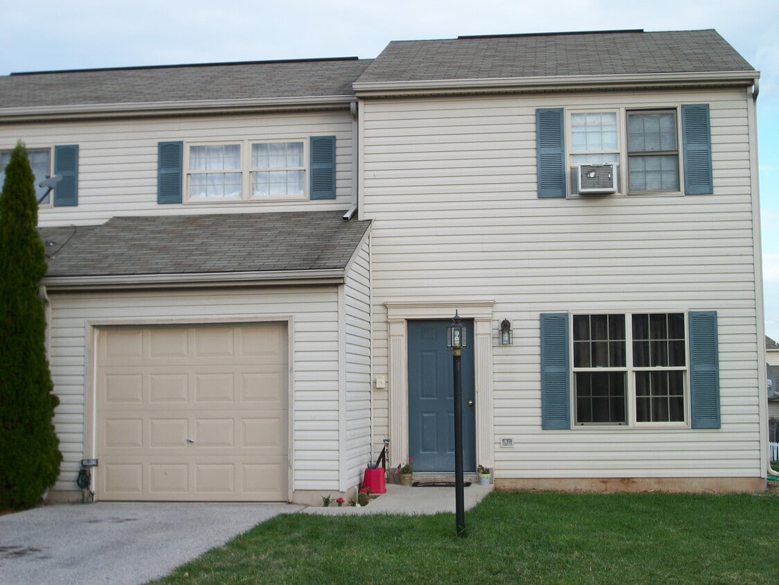 2965 Milky Way, Dover, PA 17315 Townhome Rentals in Dover PA