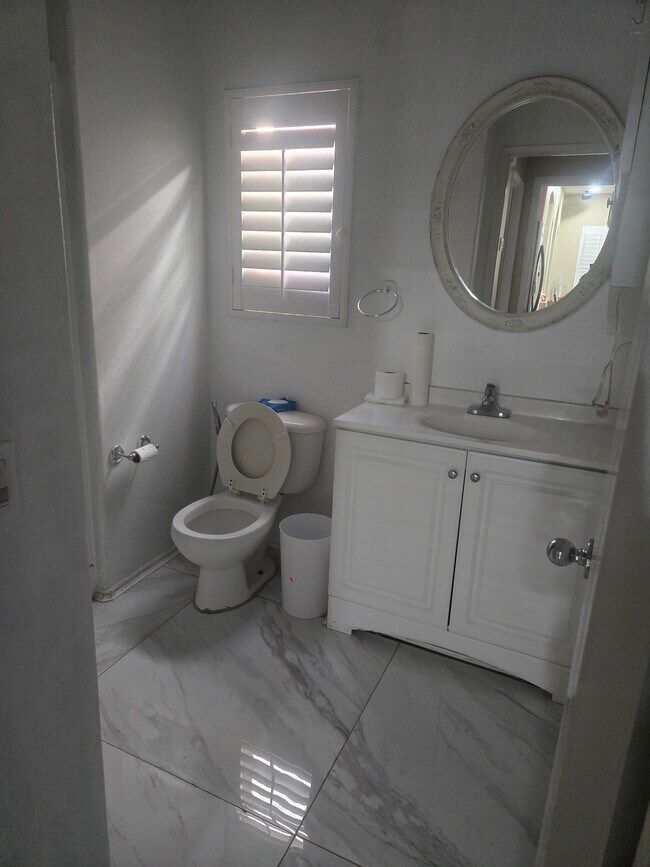 Foto del edificio - 4085 Garvey Way