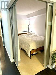 Building Photo - 10 Capreol Ct