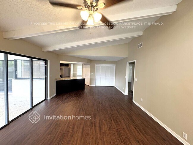 Foto del edificio - 1207 Sandalwood Dr