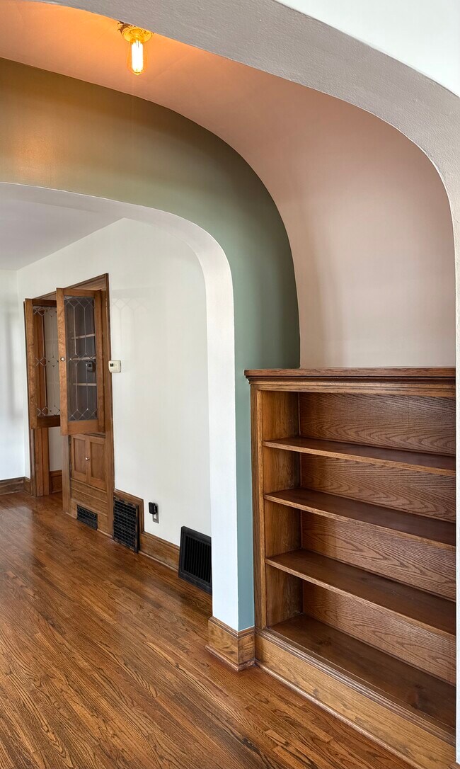 Built in bookcases - 611 S Hennepin Ave