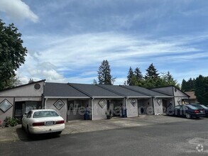 Building Photo - 632 SE Russell St