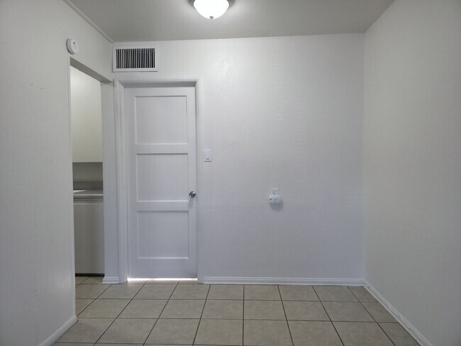 Foto del edificio - Cozy 1 Bedroom / 1 Bathroom Apartment Available for Lease in Yuma, AZ!