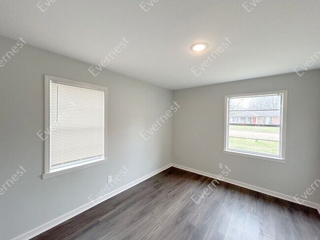 Foto del edificio - 2112 Cresthill Dr W