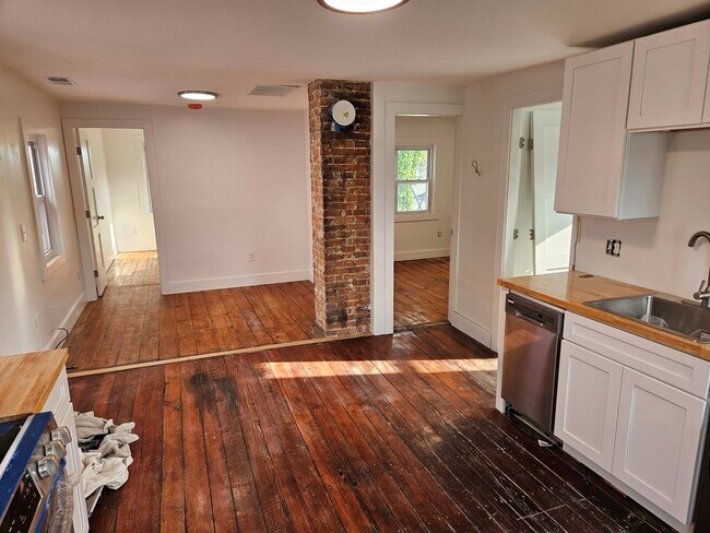 Foto del edificio - 323 Williams St