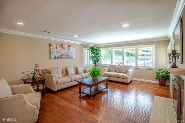 Building Photo - 4 br, 3 bath House - 1717 Wilson Ave