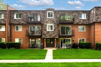 Building Photo - 9380 Bay Colony Dr