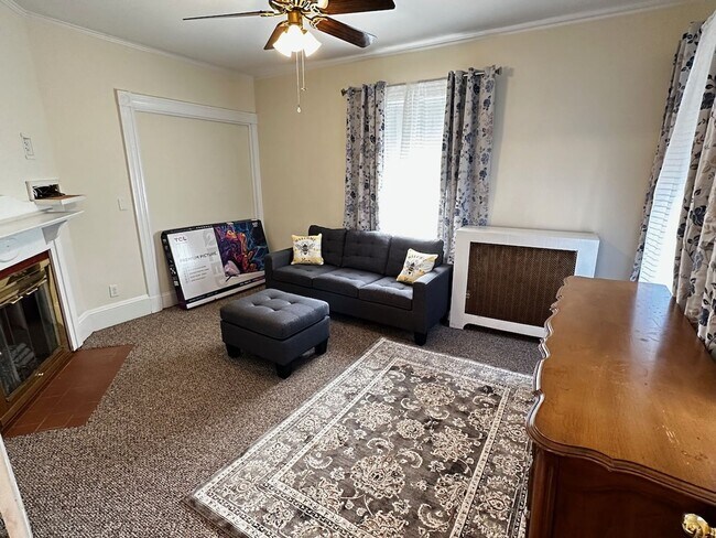 Foto del edificio - Single Family House in Allston. 6 Bed. 3.5...