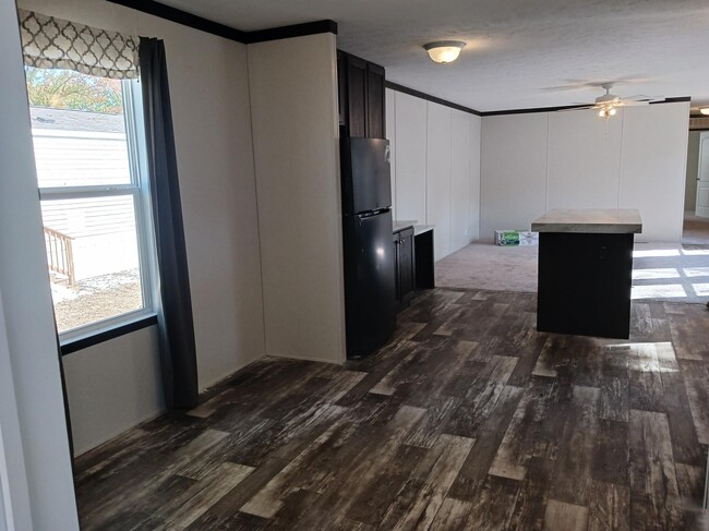 Building Photo - 58 Violet Dr