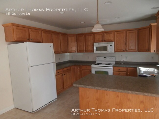 Foto del edificio - 3 bedroom duplex on dead end street