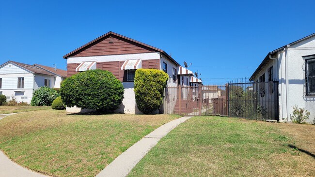 Street view of apartment - 10846 S Manhattan Pl