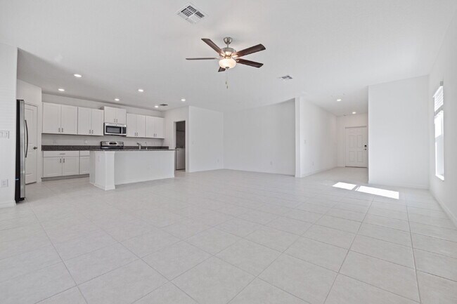 Building Photo - "Spacious 5-Bed Gem in Epperson community ...