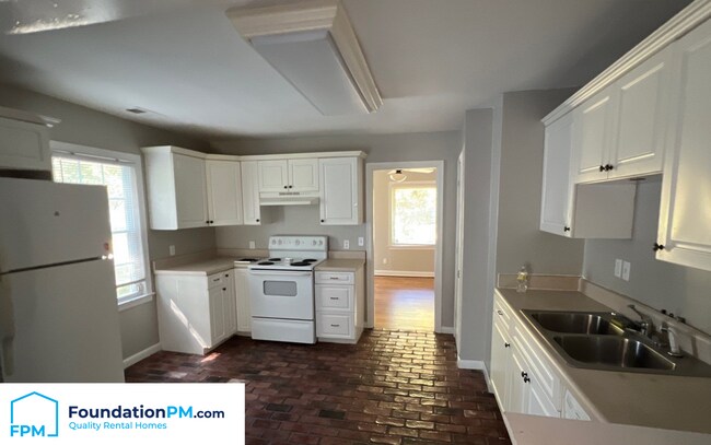 Foto del edificio - 3165 Hopkins Ave