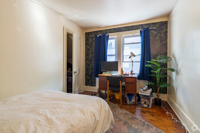 4 habitaciones, 2 baños - 3,911 pies cuadrados - Dormitorio 3 - 804 McKinley Ave