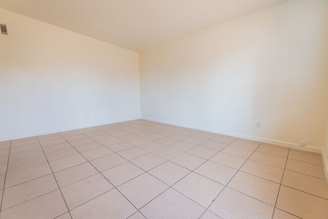 Foto del edificio - 3 Bedroom, 2 Bath Home, 1 Car Garage, Large Fenced Yard!