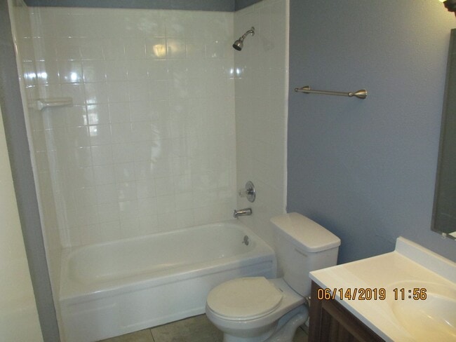 Building Photo - 7400 Bellerive Dr