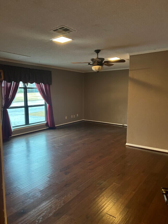 Foto del edificio - 919 Hillcrest Dr