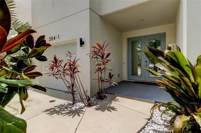 Foto del edificio - 204 N Manhattan Ave