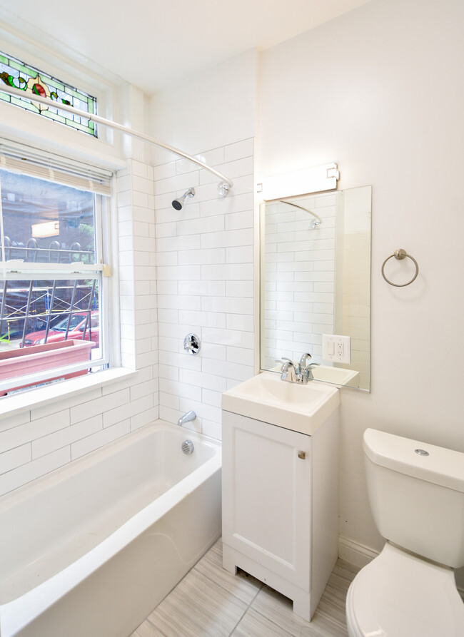 Building Photo - 128 Hemenway St