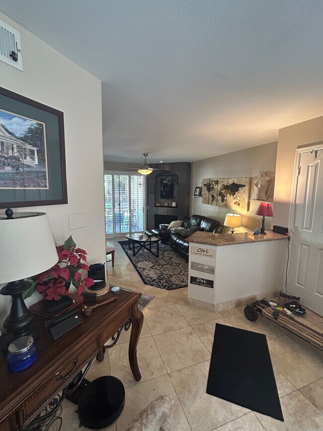 Foto del edificio - 3235 E Camelback Rd