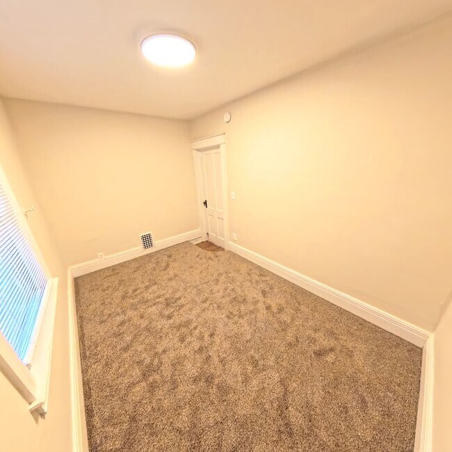 Foto del edificio - 308-310-310 Crosman Terrace