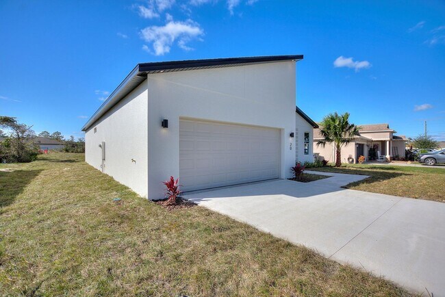 Building Photo - Deposit-Free! Modern, energy efficient hom...