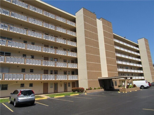 Building Photo - 609 NE 14th Ave