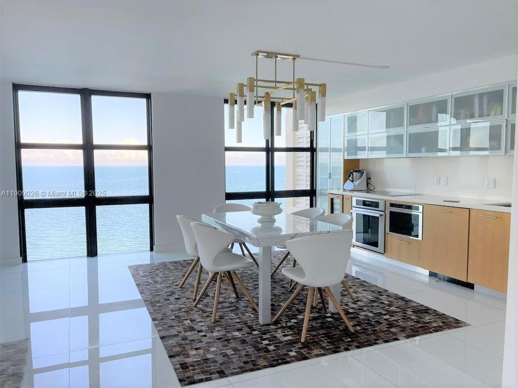 Foto del edificio - 1111 Crandon Blvd