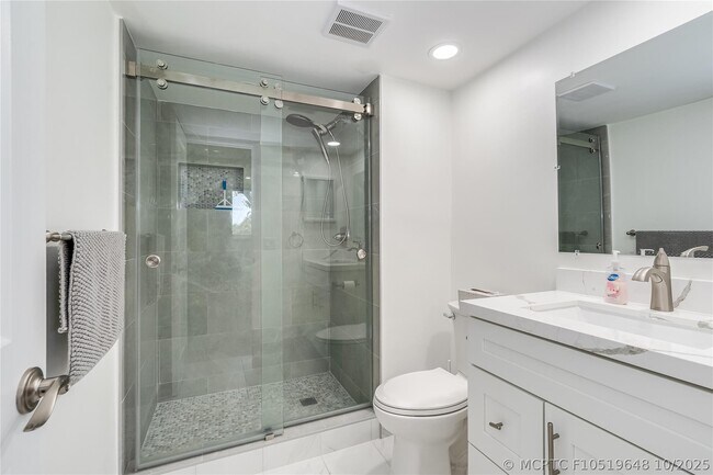 Building Photo - 411 S Hollybrook Dr