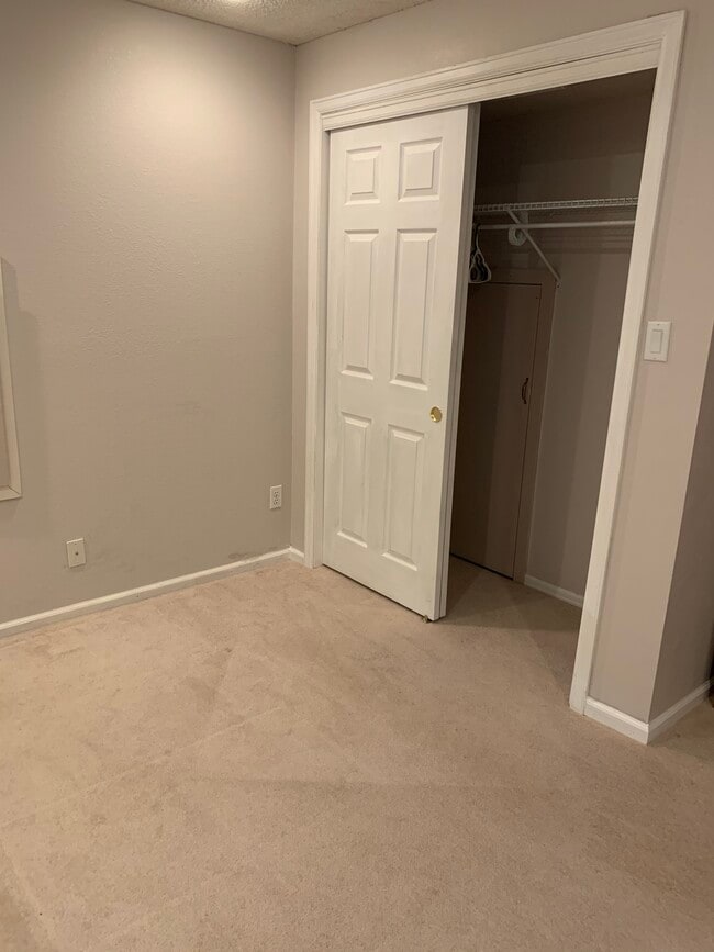 Bedroom 2 - New closet - 13158 Wyandot St