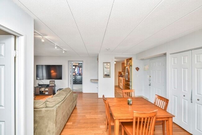 Building Photo - 100 Boatswains Way