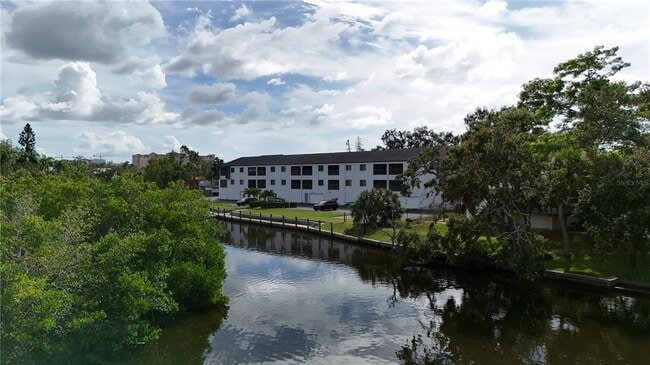 Building Photo - 2124 N Tamiami Trl