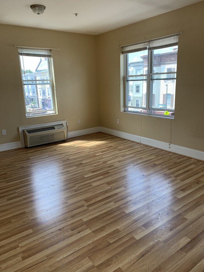 Building Photo - 846 Dorchester Ave