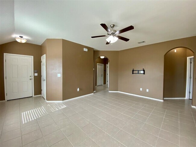 Foto del edificio - 466 Eagle Brook Ln
