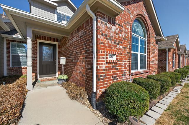 Foto del edificio - 512 Oakridge Dr