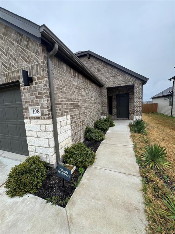 Building Photo - 108 Bendecido Loop