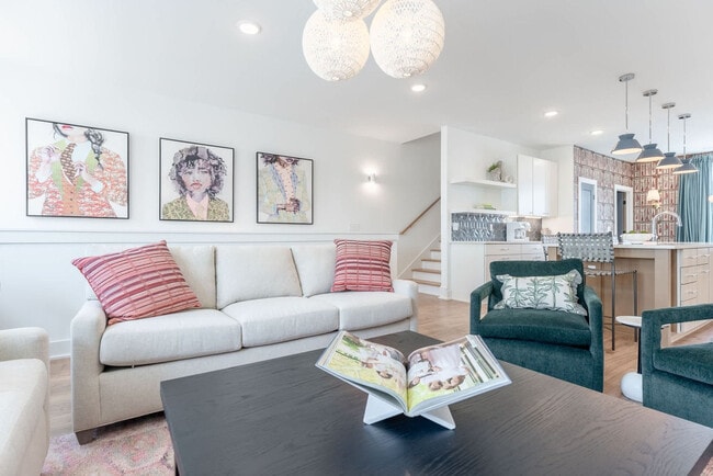 Building Photo - 87 Lucile St