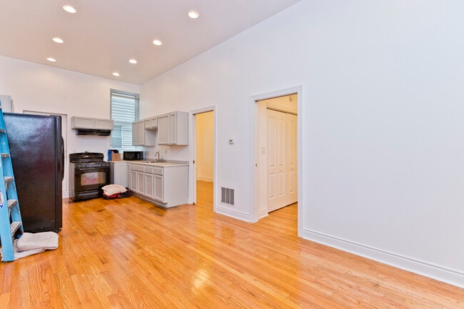 Building Photo - 1732 W 17th St